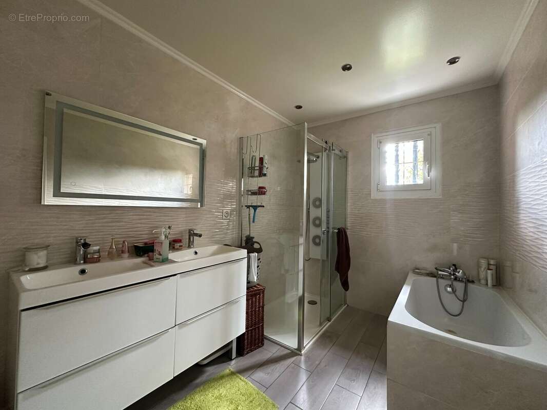 Maison à LIVRY-SUR-SEINE