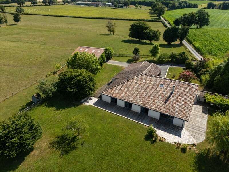 Maison à vendre 8 pièces proche de CHATILLON-SUR-CHALARONNE(01) - photo 6