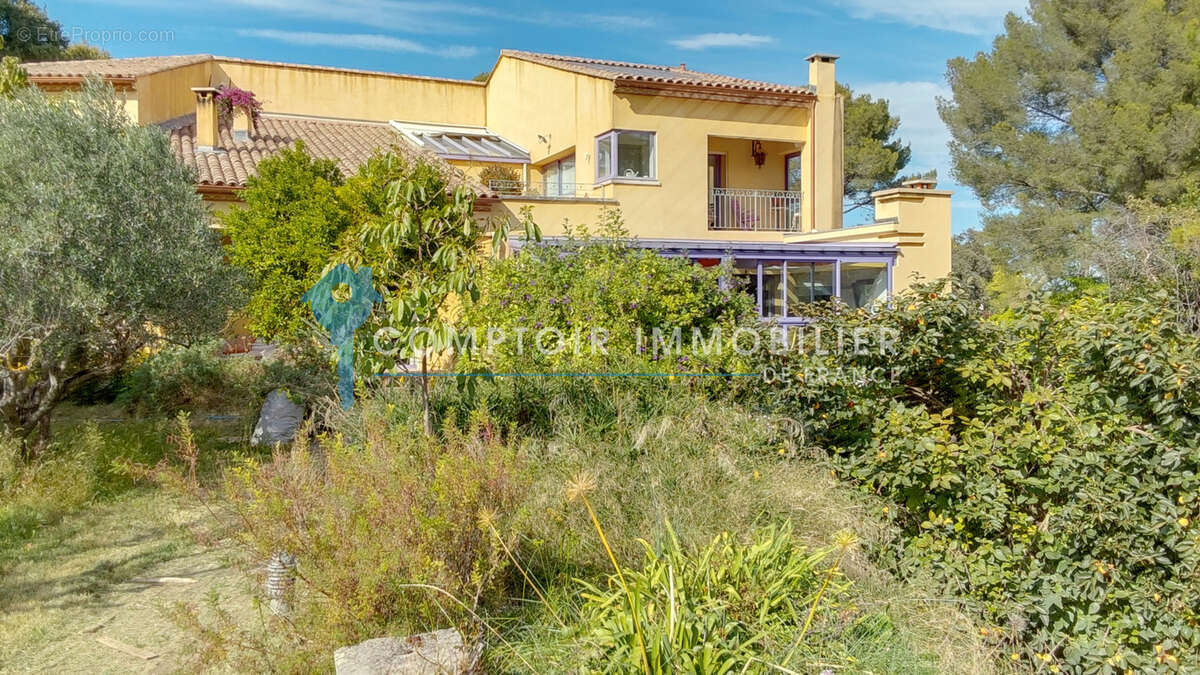 Nimes collines - superbe propriete dans un cadre de verdure - photo 11
