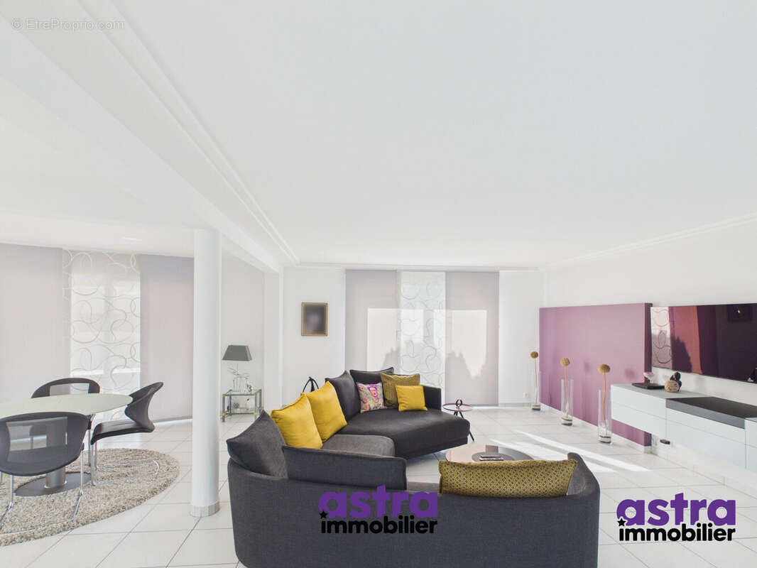 Maison à STEINBRUNN-LE-BAS