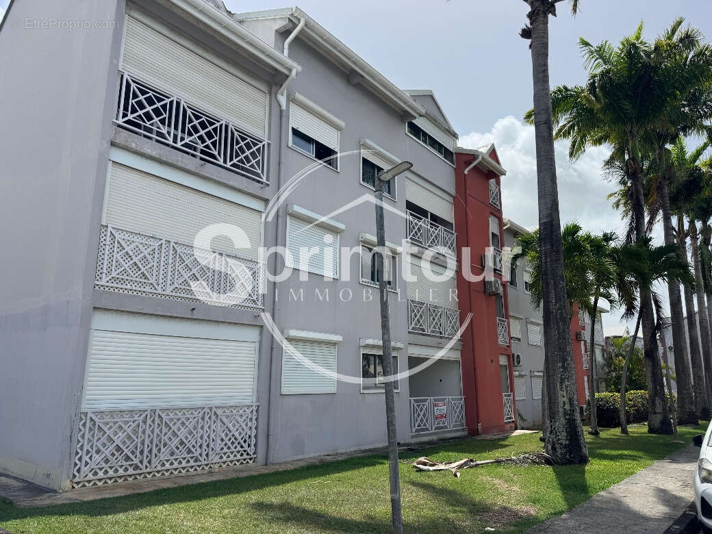 Appartement à BAIE-MAHAULT
