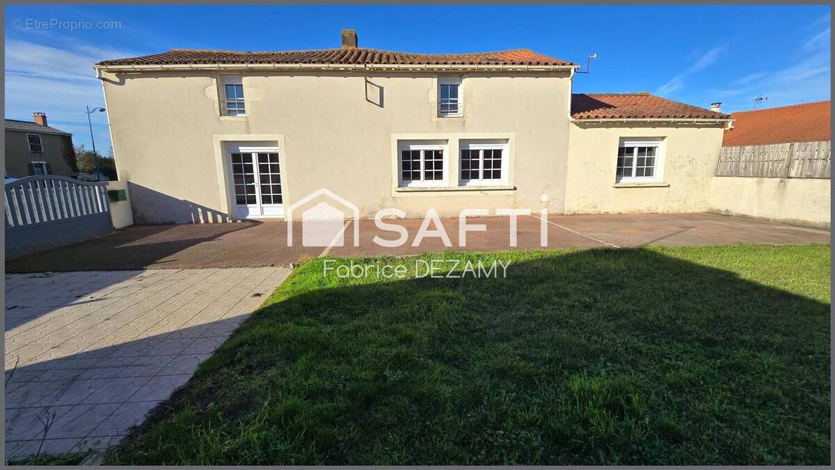 Photo 1 - Maison à SAINTE-GEMME-LA-PLAINE