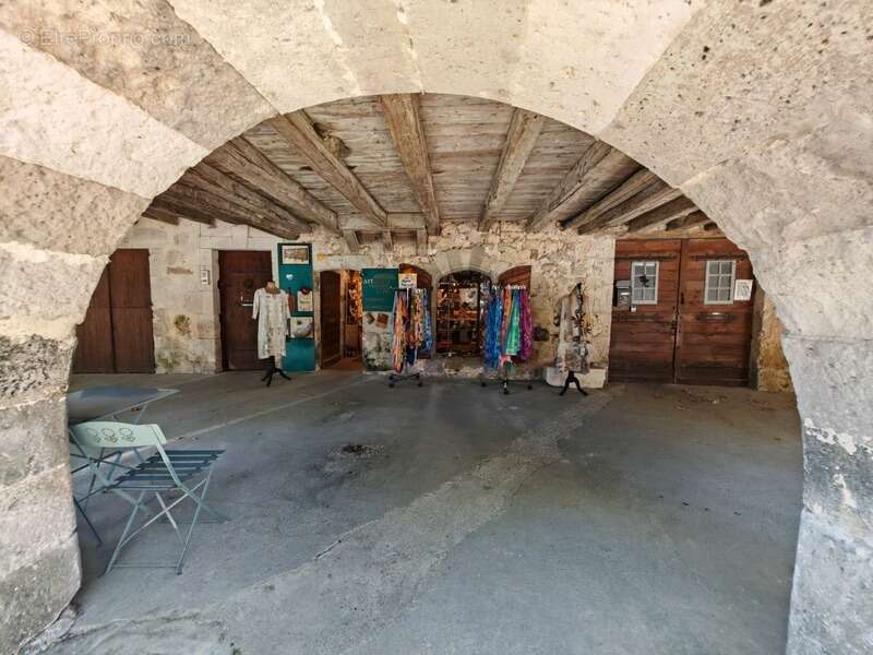 INVESTISSEMENT LOCATIF RARE – Immeuble de rapport au cœur de FOURCÈS, l'un des Plus Beaux Villages de France - photo 8