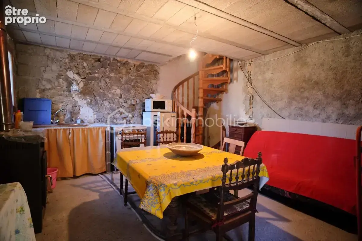 Maison de village de 45 m2 en pierre avec terrasse à finir de rénover - photo 2