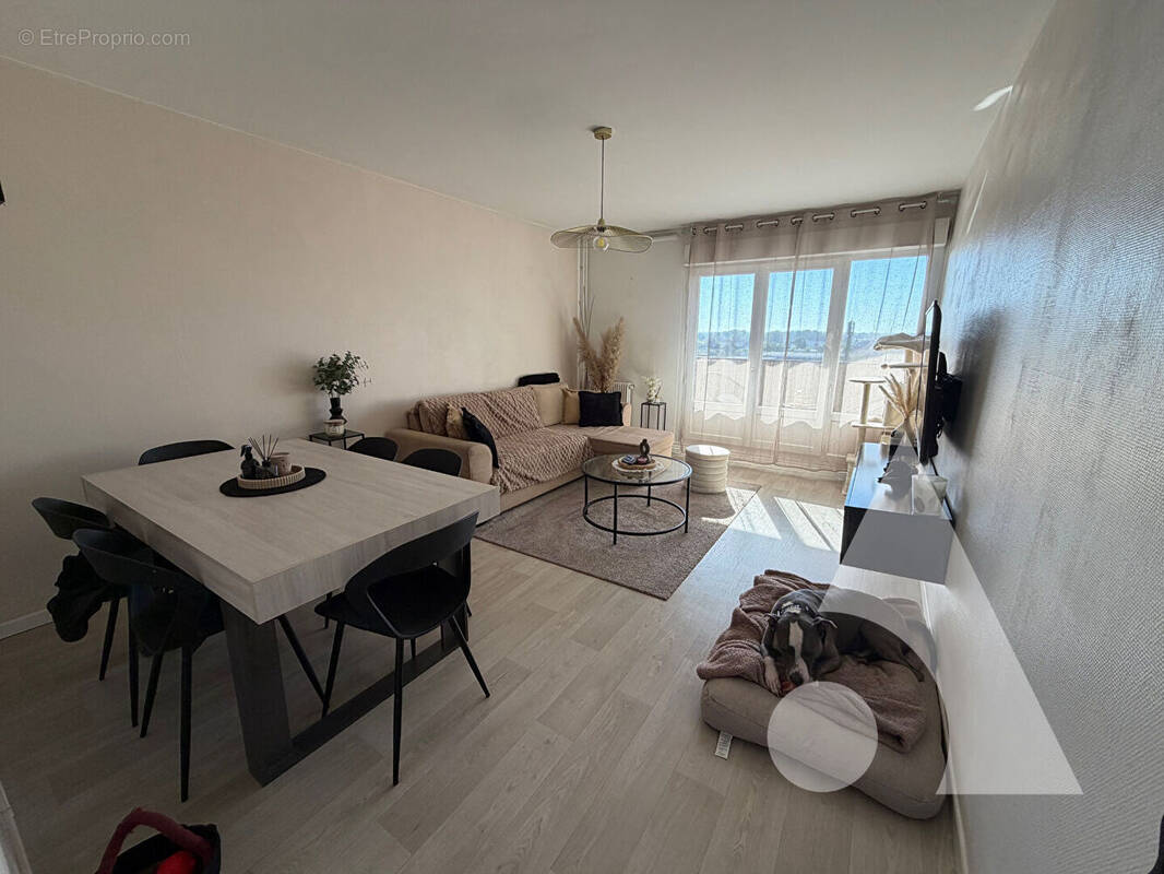 Appartement à SAINT-JULIEN-LES-VILLAS