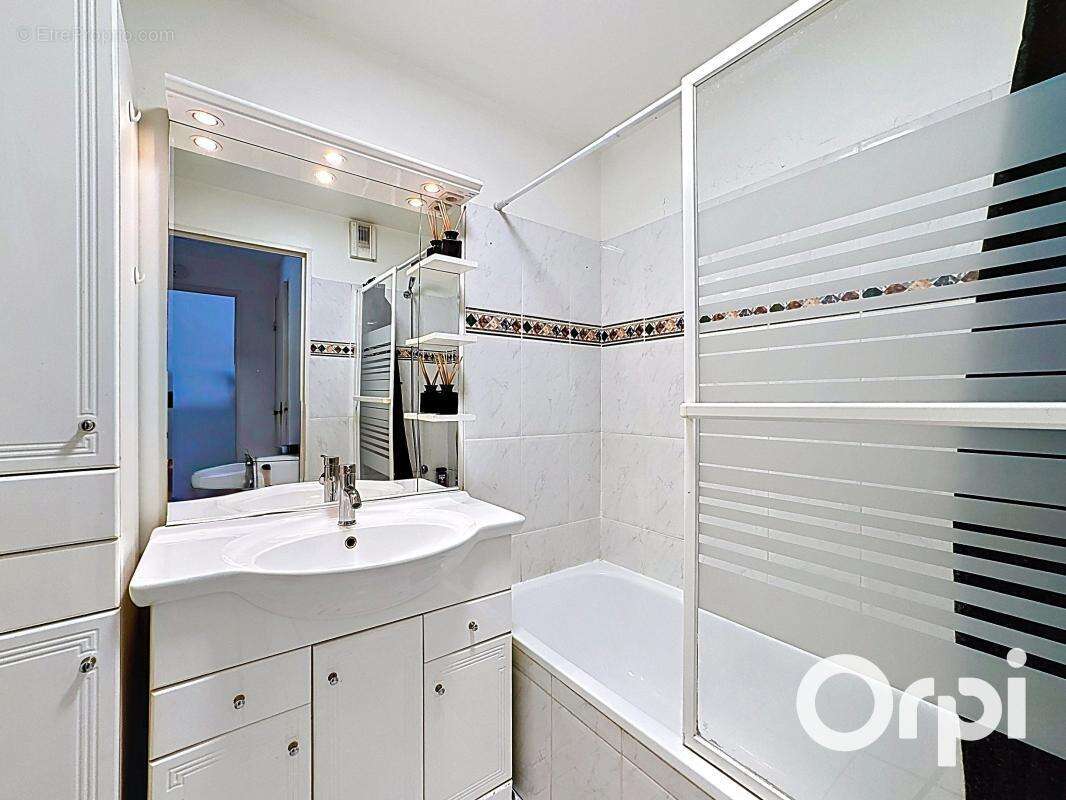 Appartement à VILLENEUVE-LOUBET