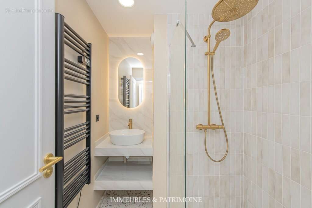 Appartement à PARIS-8E