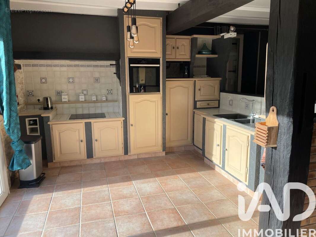 Maison 233 m² à Nieul-Le-Virouil  - photo 4
