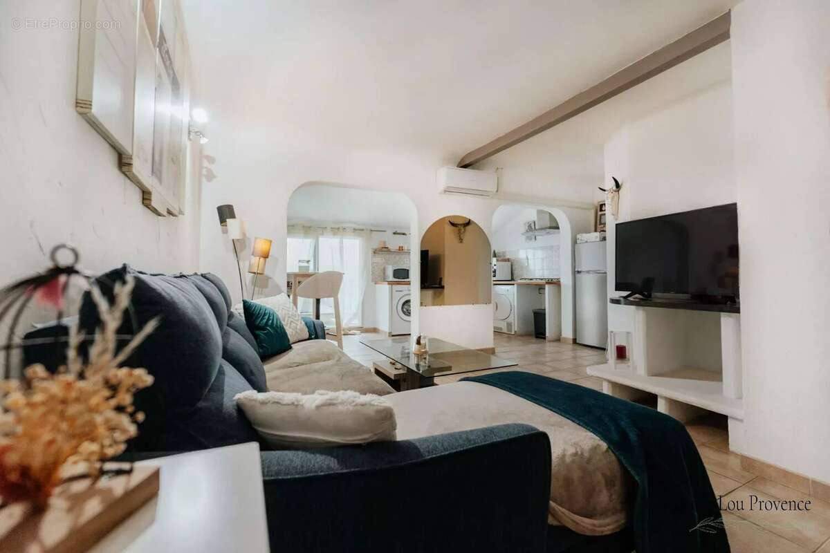 Commerce à SAINTES-MARIES-DE-LA-MER