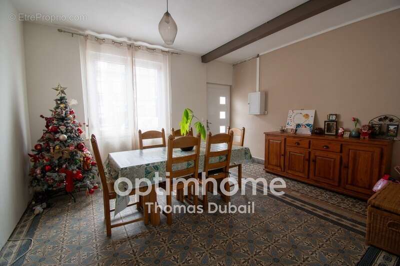 Maison à AULNOYE-AYMERIES