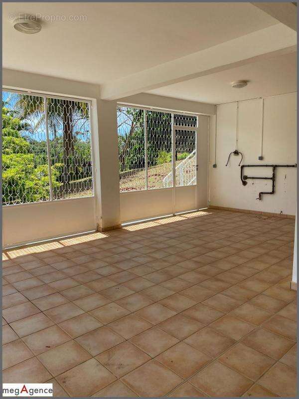 Maison à PETIT-BOURG