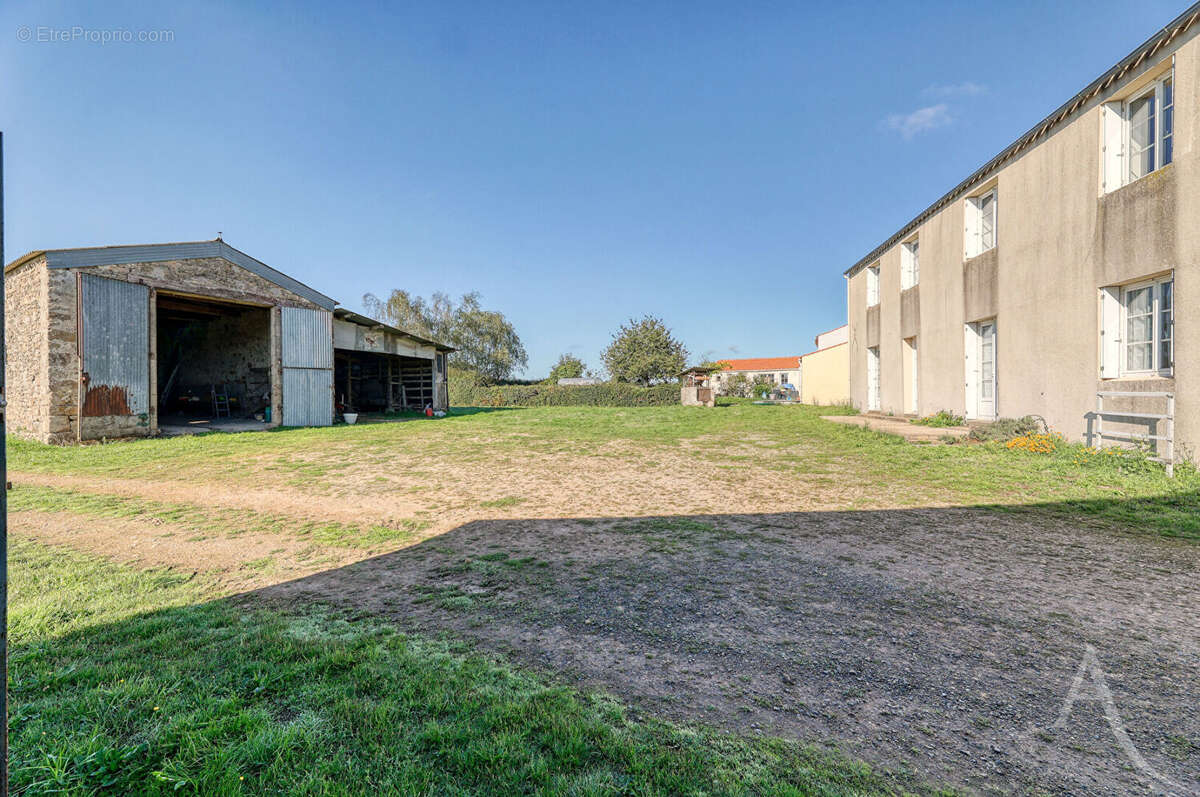 Maison à SAINT-ETIENNE-DU-BOIS