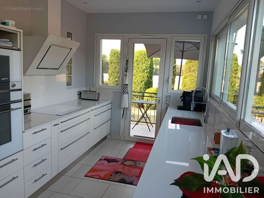 Maison 233 m² à Monteils  - photo 4