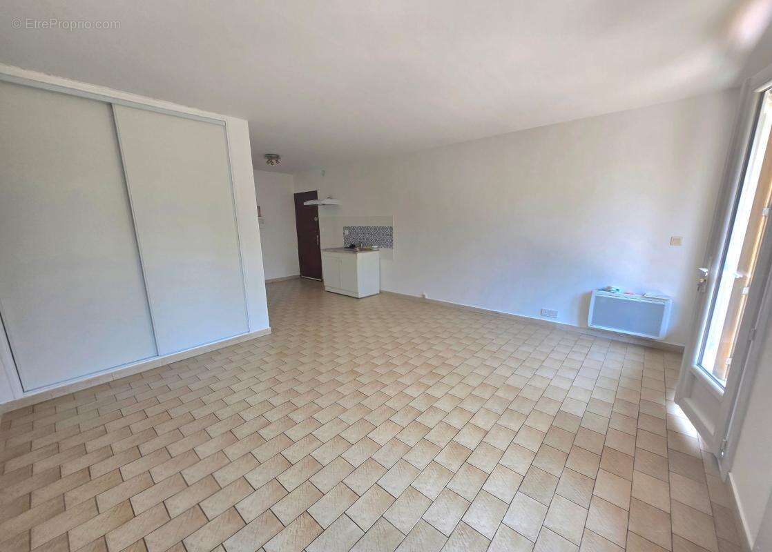 Marignane – Appartement/Studio rénové avec jardin, balcon et accès direct au sous-sol privatif de 32,70 m² ! - photo 7
