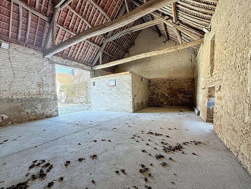 Maison à FONTAINE-MACON