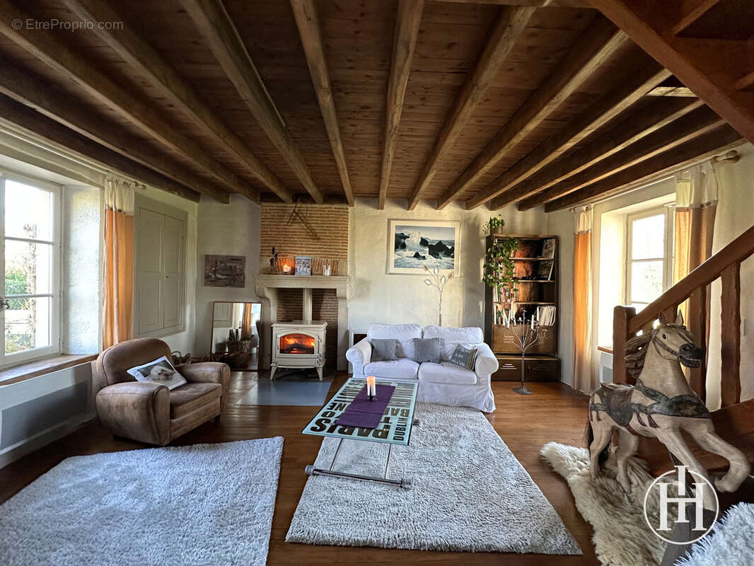 Maison à LIGNEROLLES