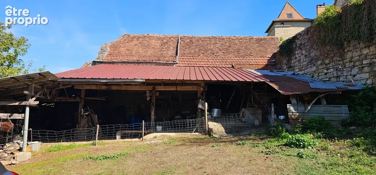 Grande maison dans le bourg sans vis à vis, avec terrain et dépendances - photo 22
