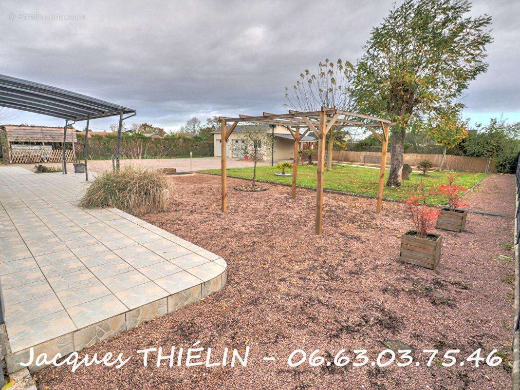 Maison à LONGUE-JUMELLES