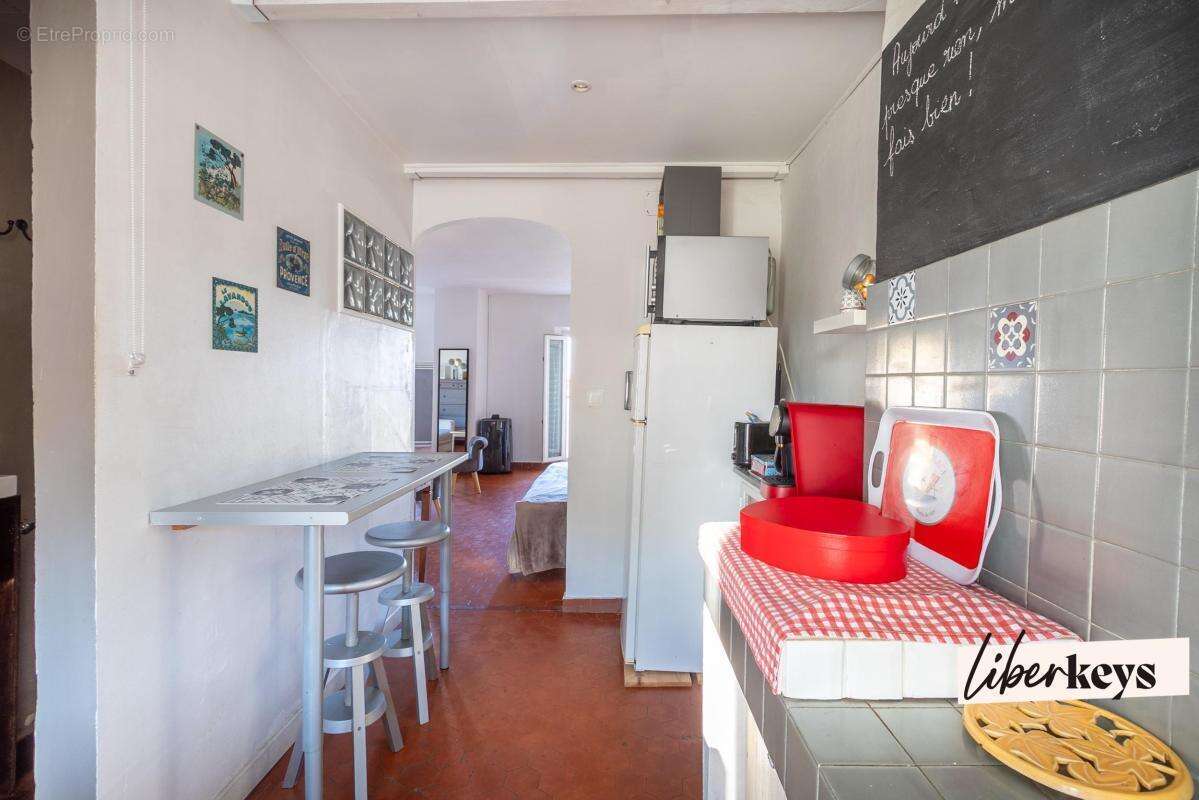 Le Lavandou – Appartement T1 traversant de charme à 100 m de la plage, tout à pied - photo 6