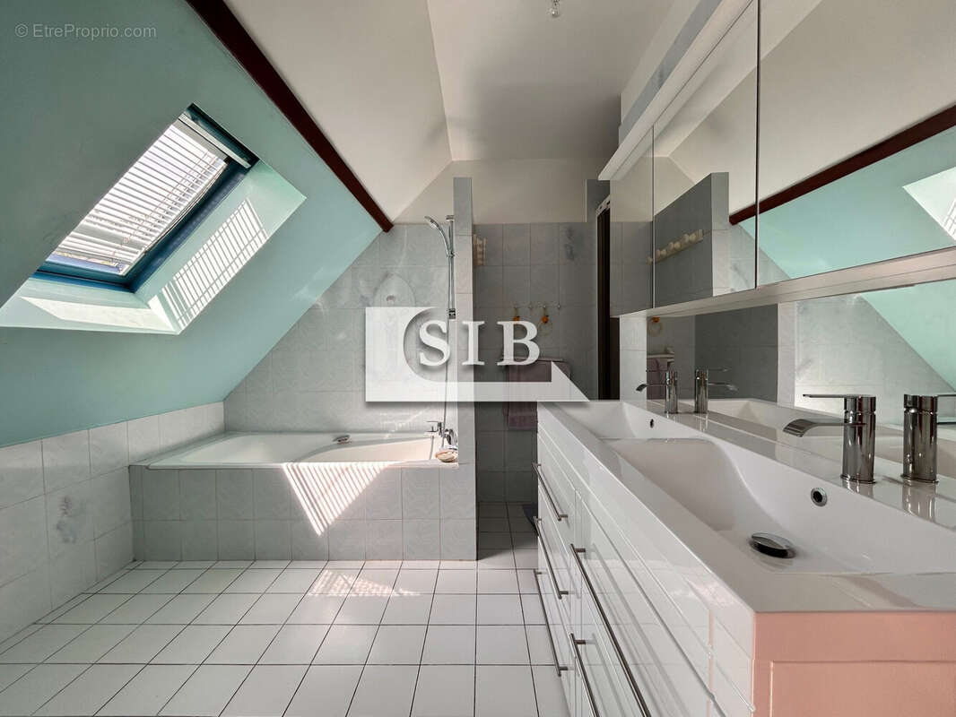 Maison à LA VILLE-DU-BOIS