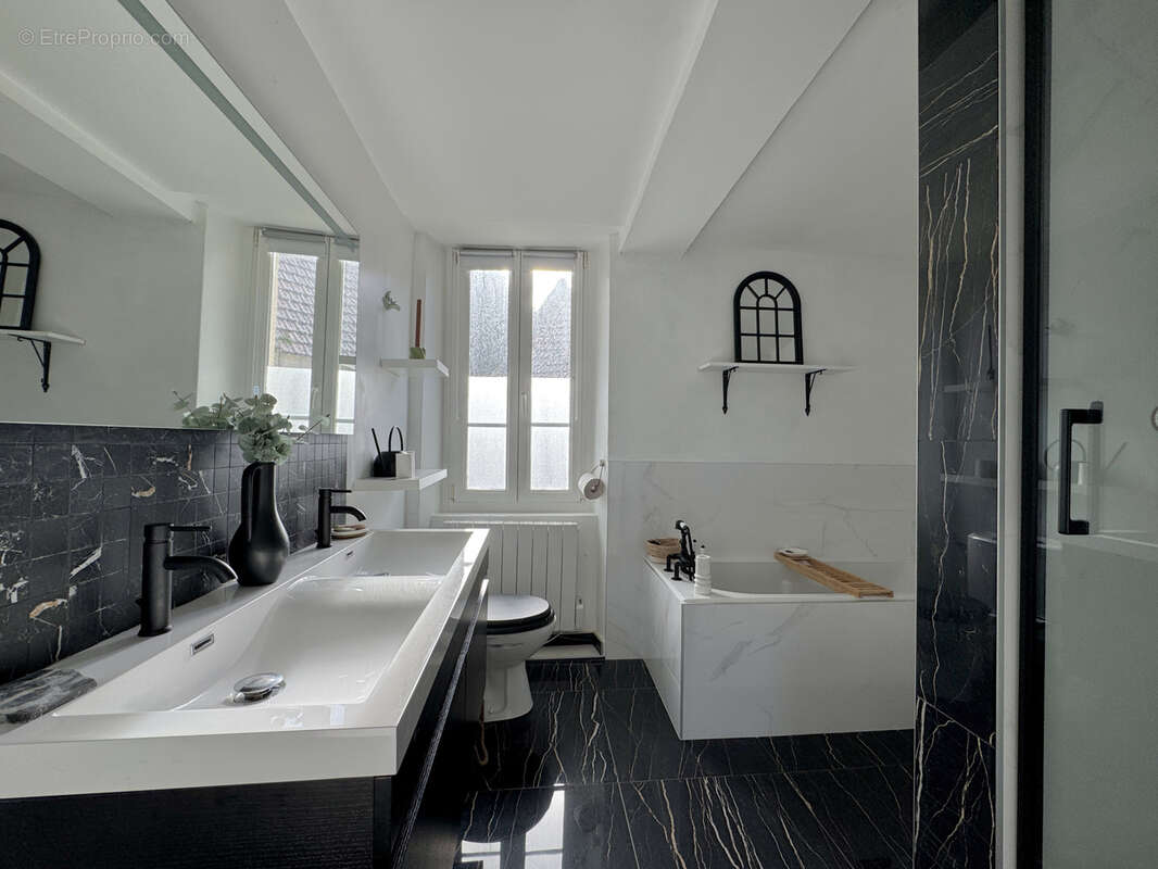 Maison à FONTAINE-HENRY