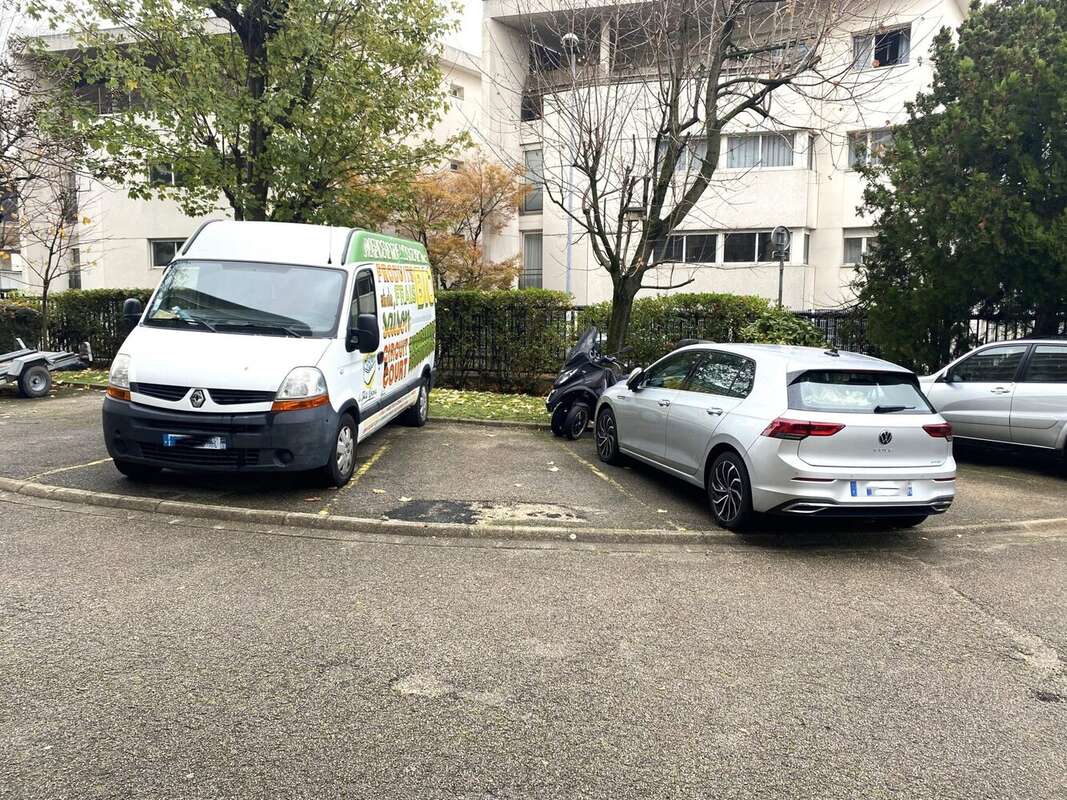Parking à MONTREUIL