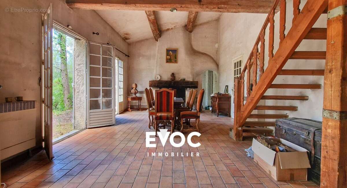 Maison à SAINT-CLEMENT-DE-RIVIERE