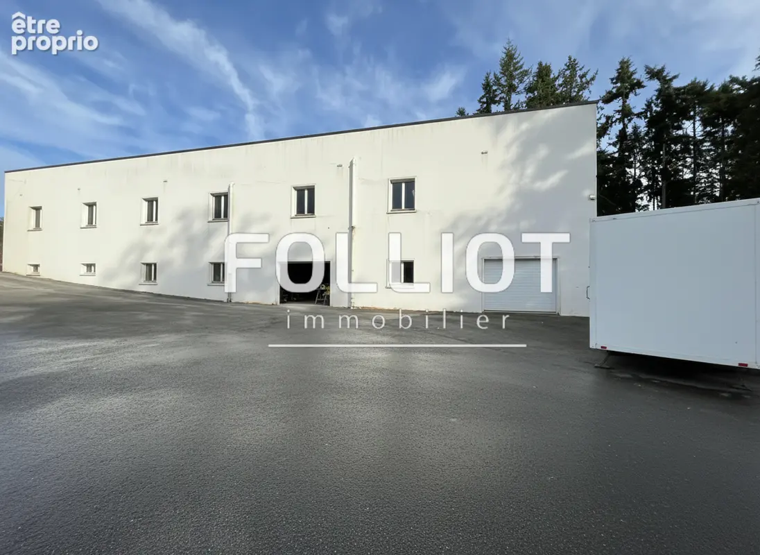 A VENDRE Local commercial de 1890 m² - photo 11