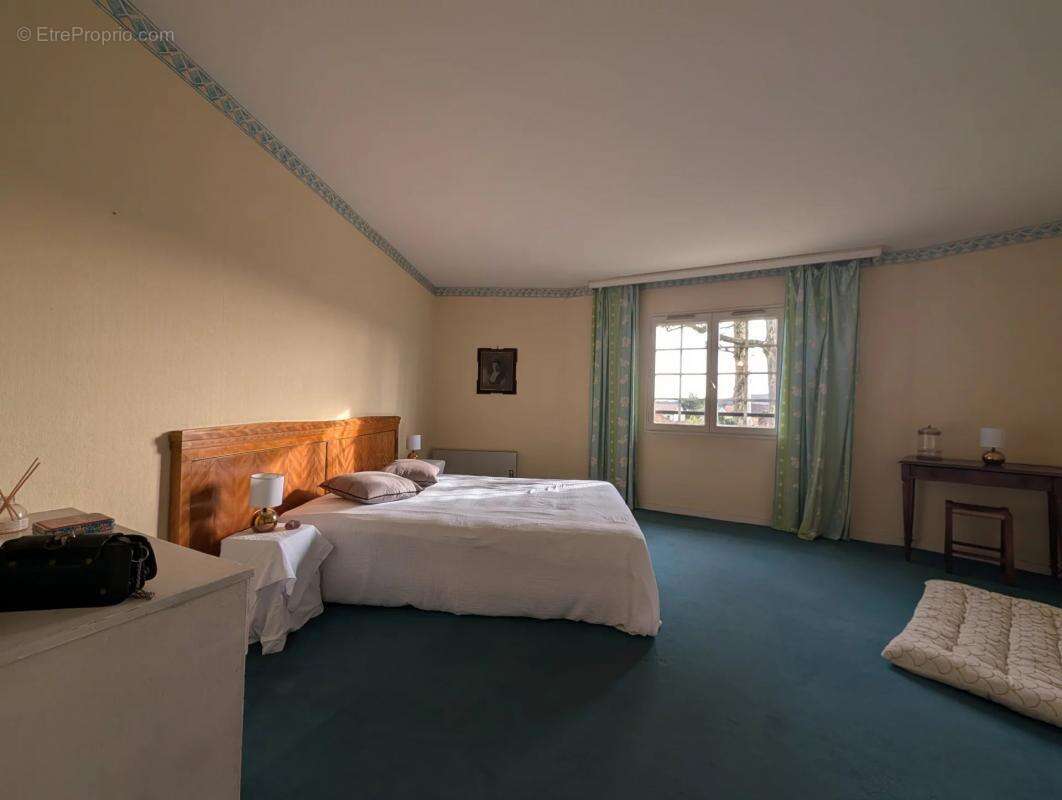 Maison à LES CLAYES-SOUS-BOIS