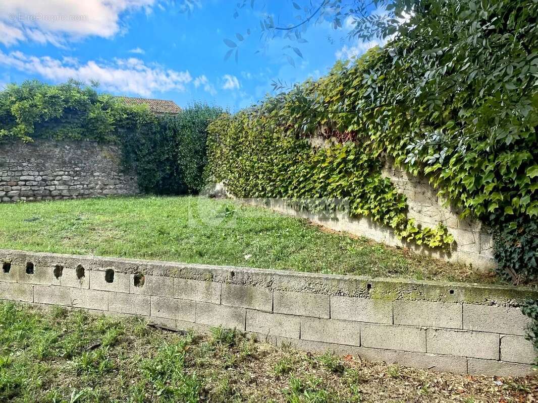 Maison à SAINT-ETIENNE-DU-GRES