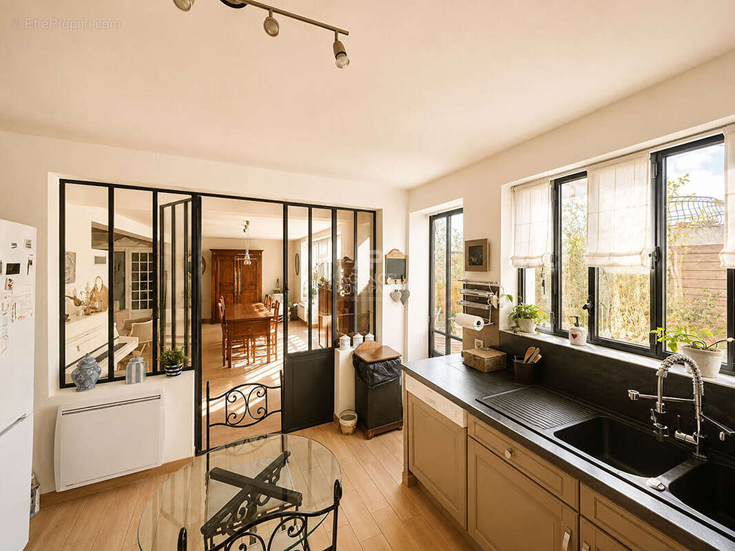 Maison  TRIEL-SUR-SEINE 6 pièce(s) 121 m² - photo 5