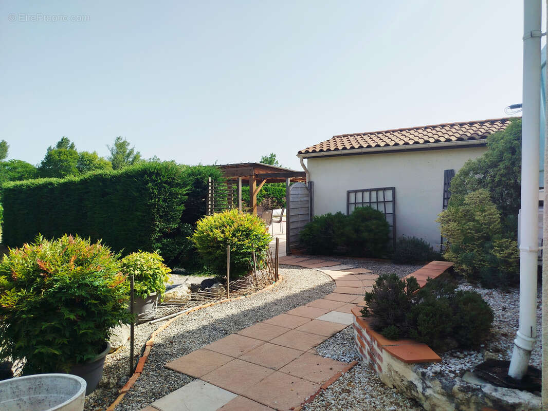 Belle maison familiale de 159 m2 avec piscine sur une parcelle arborée de 2 363 m2 - photo 23