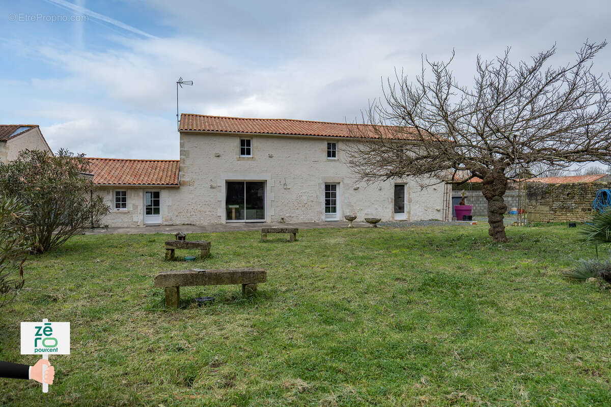 Maison à LES MAGNILS-REIGNIERS