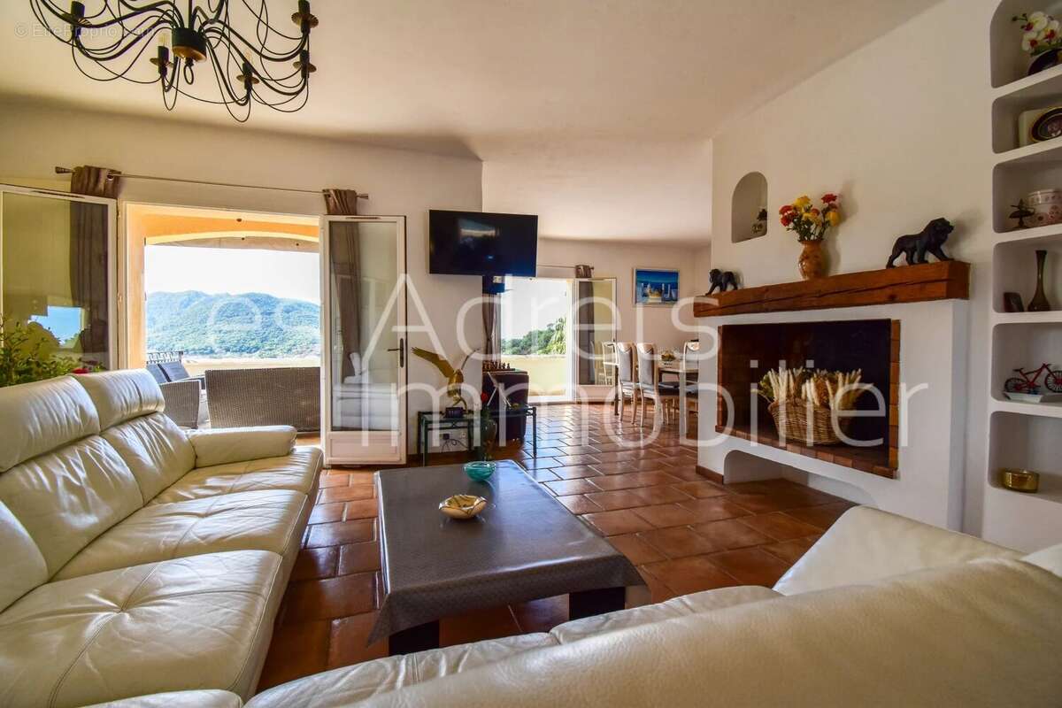 Maison à LES ADRETS-DE-L&#039;ESTEREL