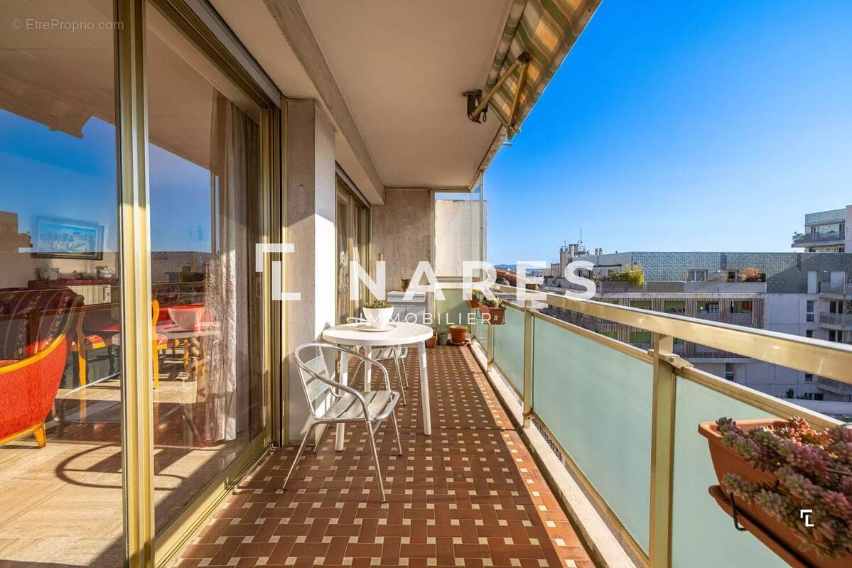 Appartement à MARSEILLE-1E