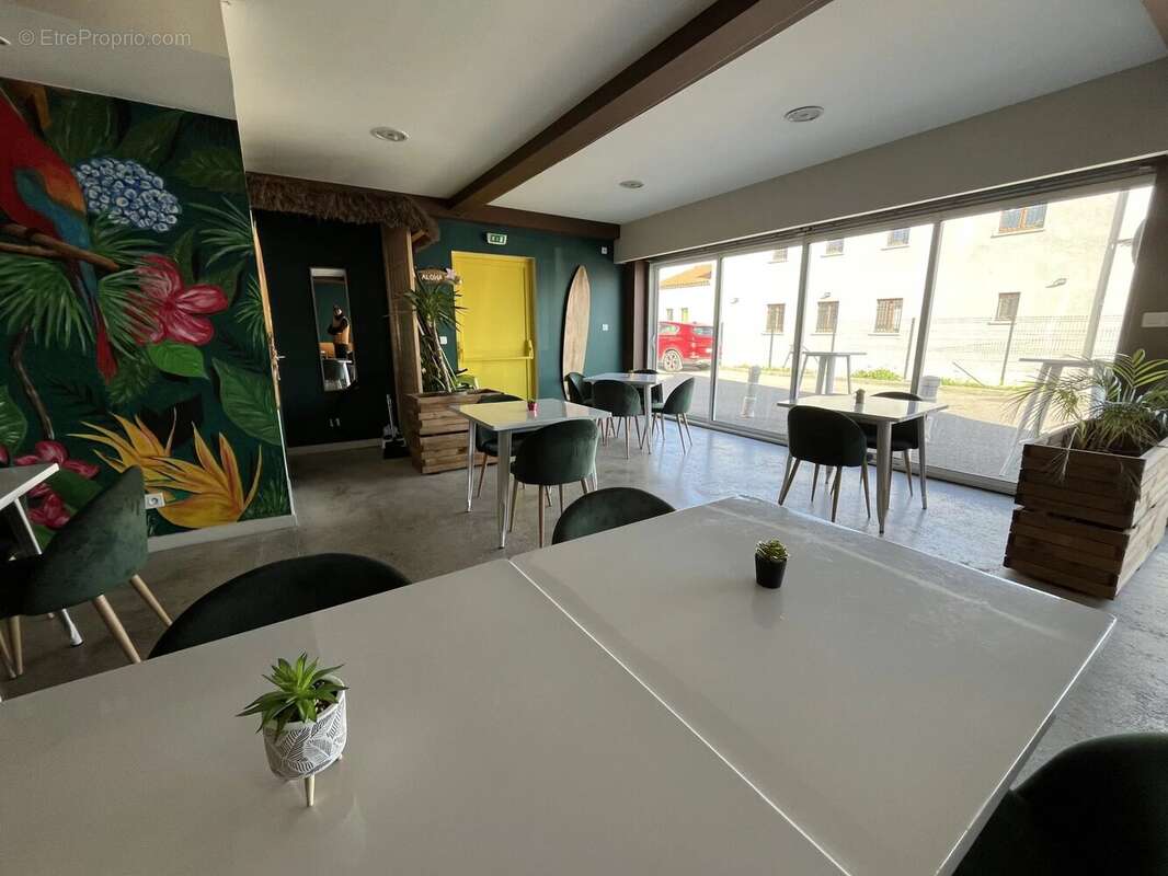 Commerce à SIX-FOURS-LES-PLAGES