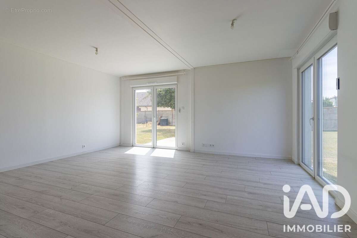 Maison 91 m² à Conches-En-Ouche  - photo 4