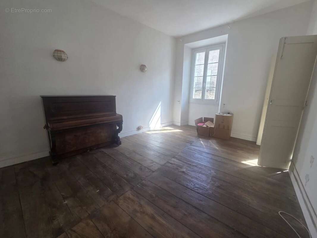 Appartement à SAINTE-LUCIE-DE-TALLANO