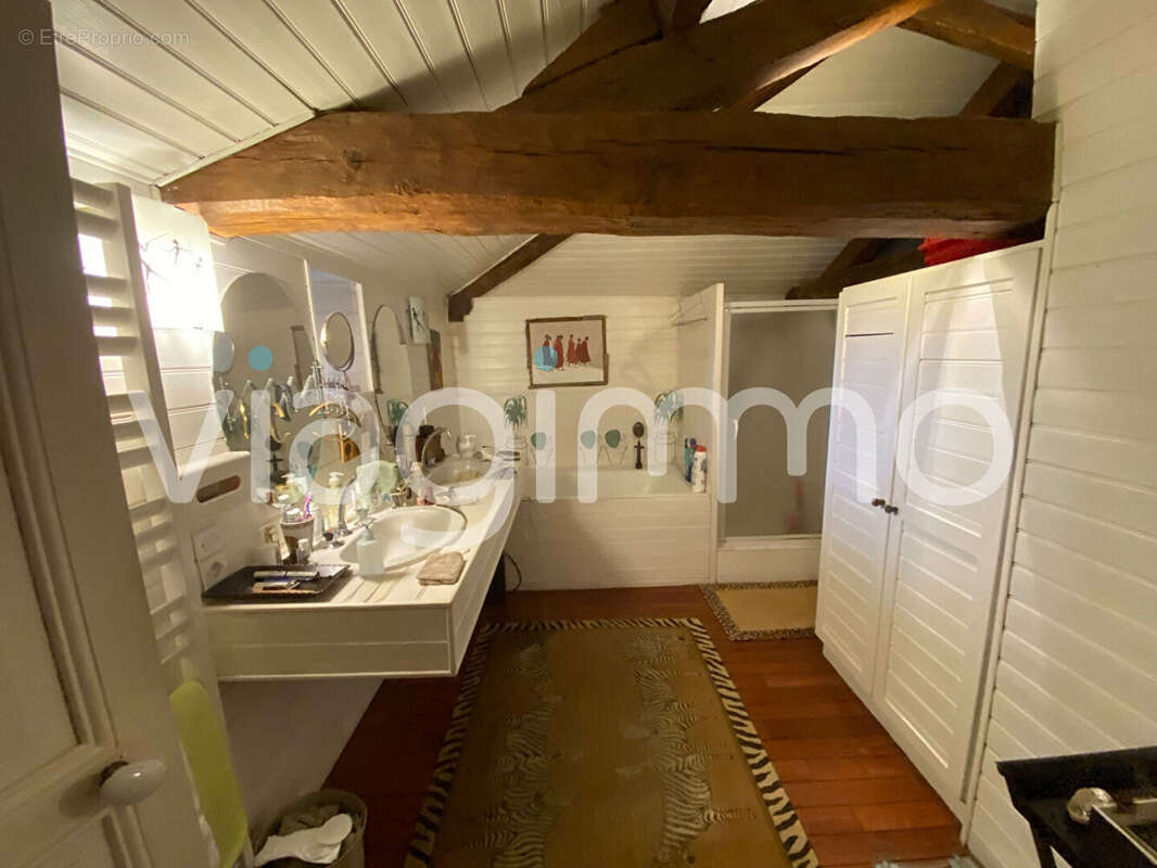 NUEIL-LES-AUBIERS  Maison de caractère 166m² - photo 13