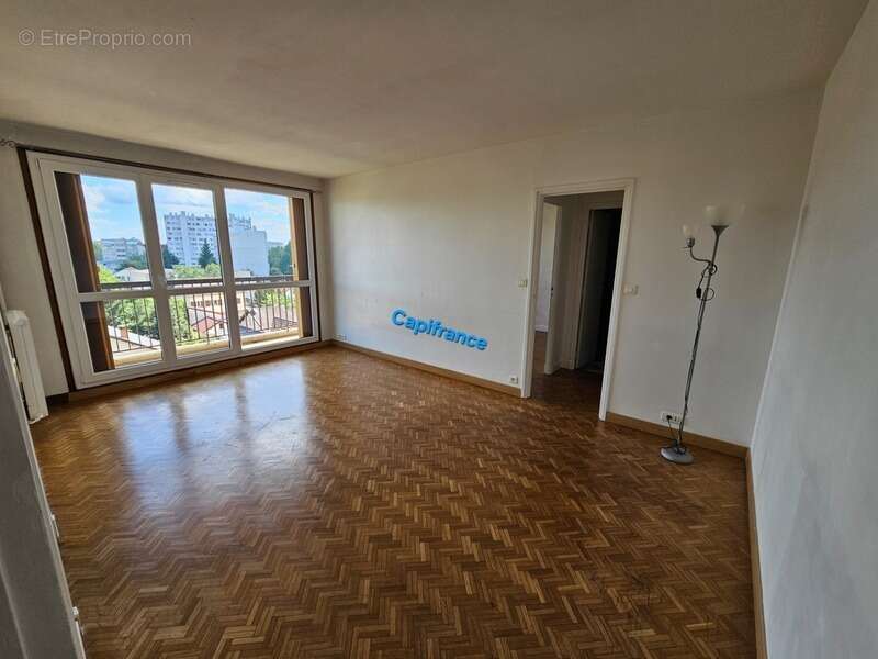 Appartement à LES PAVILLONS-SOUS-BOIS