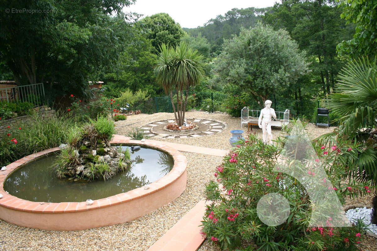 Maison à ENTRECASTEAUX