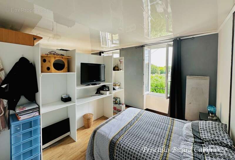 Maison de village de 141 m² avec dépendance et jardin. Beau potentiel - photo 7