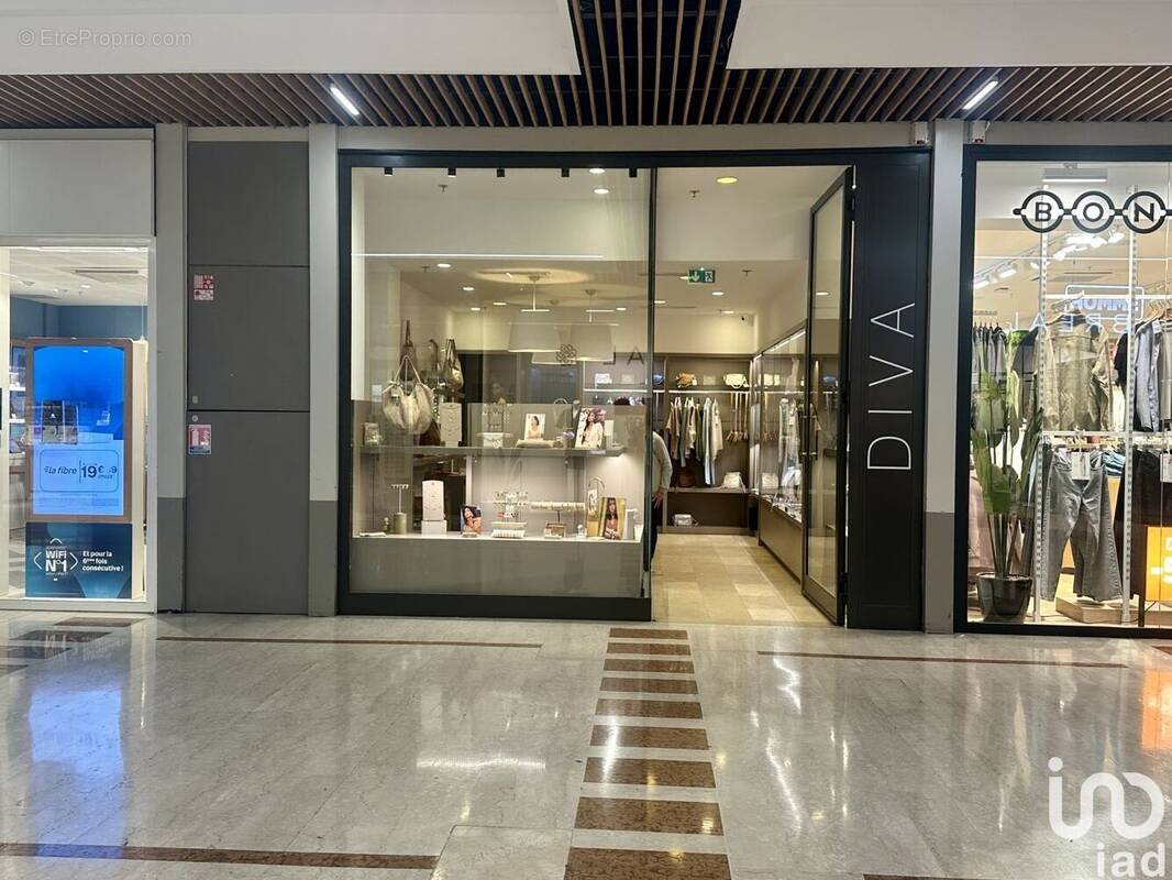 Photo 1 - Commerce à SAINT-CLEMENT-DE-RIVIERE