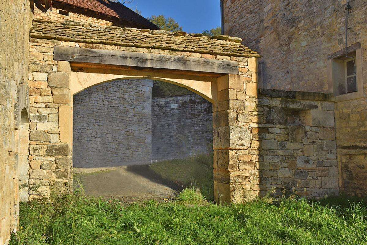 Maison à SAINT-AMAND-DE-COLY