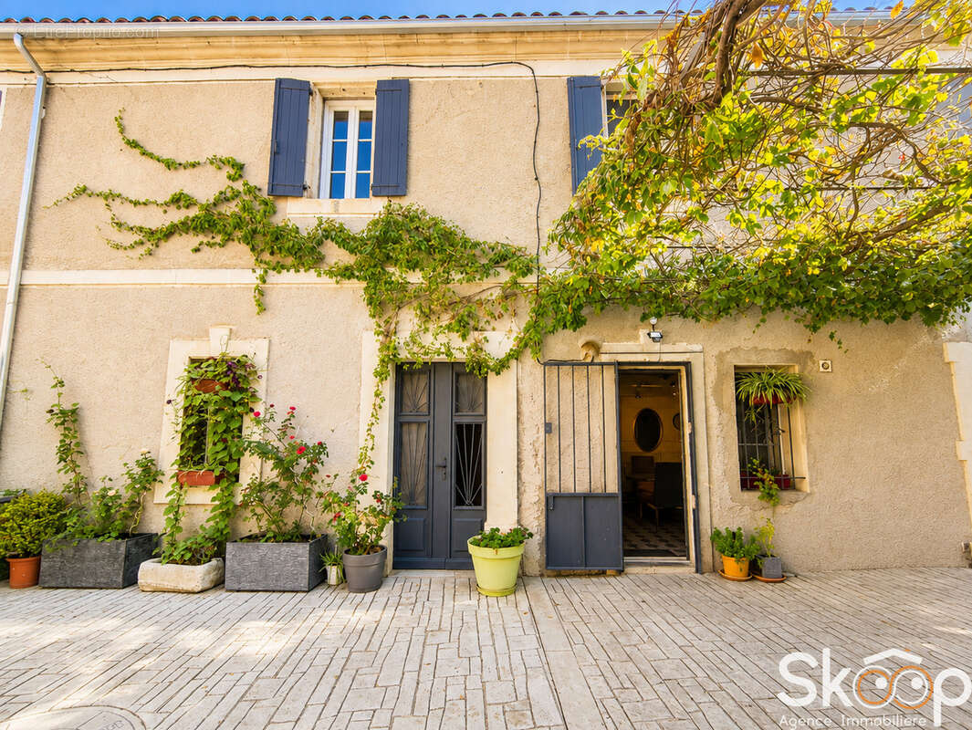 Vente maison de village avec piscine et garage 5 pieces entres-vignes (34400) - photo 2