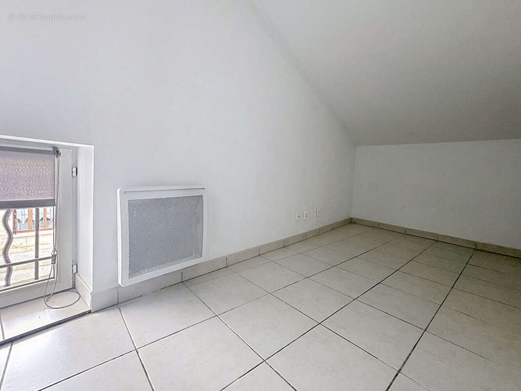 Appartement à SAINT-JEAN-DE-BOURNAY