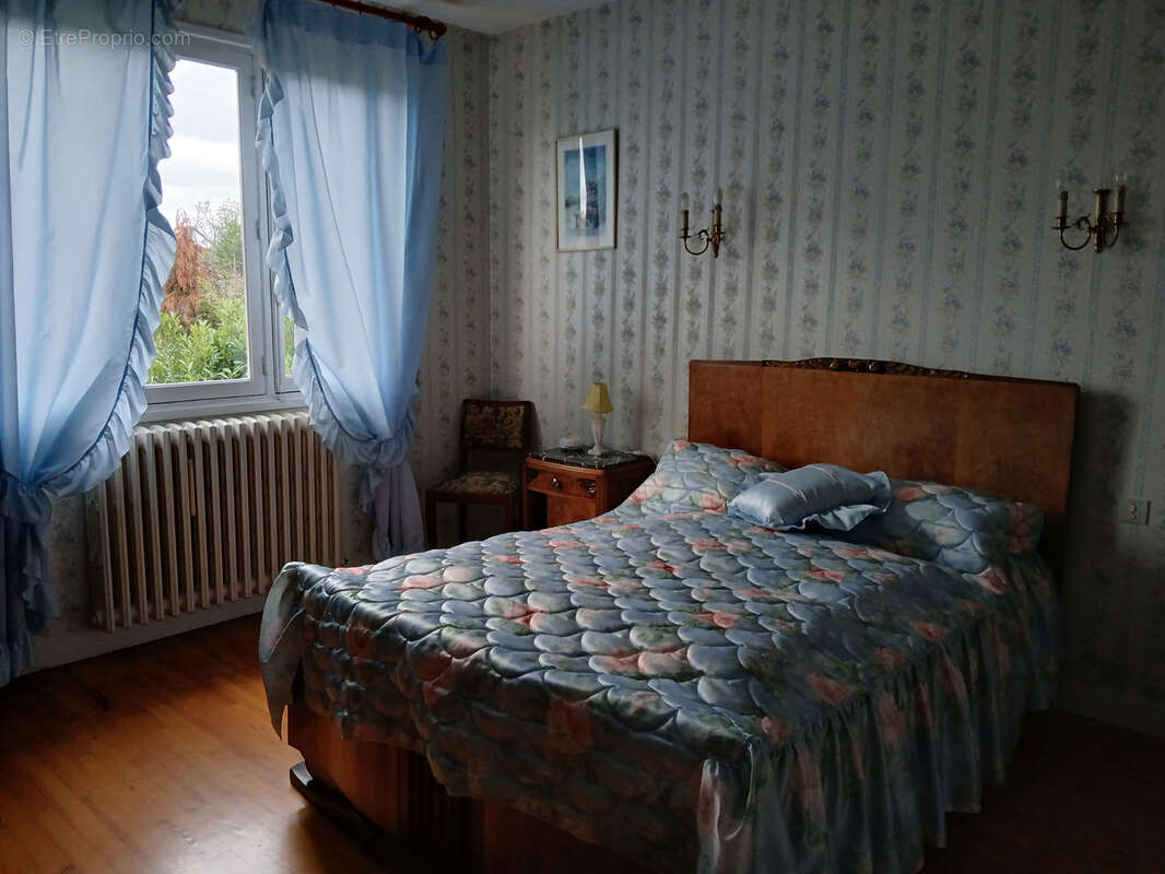 Maison à NERONDE-SUR-DORE