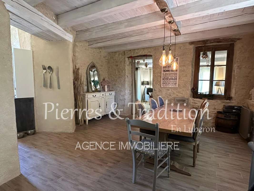 Maison à SIMIANE-LA-ROTONDE