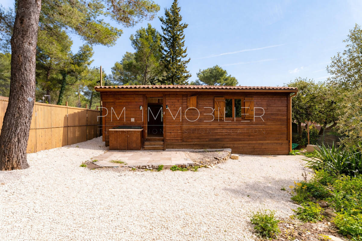 Autre à LE CASTELLET