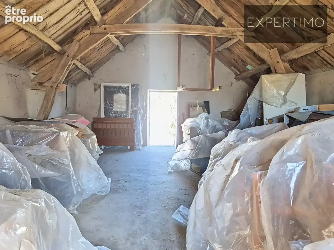 Ancien corps de ferme en pierre   165 m2, nombreuses dépendances et autonomie énergétique - photo 24